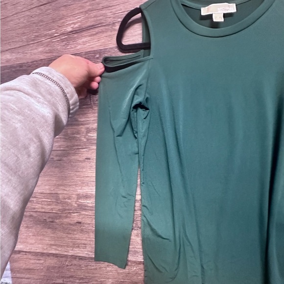 Michael Kors Green 3/4 Sleeve Crew Neck Blouse with Cut Out - Picture 5 of 7